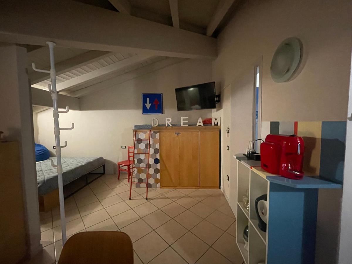 Appartement Mansardine Metropolitane à Brescia Extérieur photo