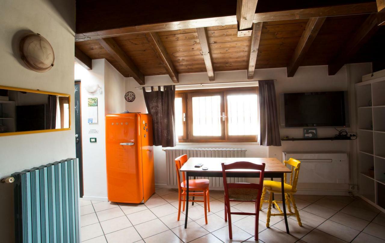 Appartement Mansardine Metropolitane à Brescia Extérieur photo